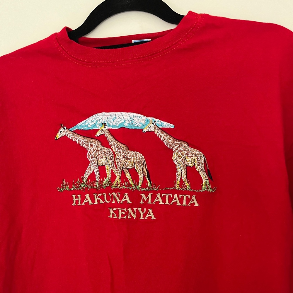 Hakuna Matata Kenya embroidered giraffe t-shirt